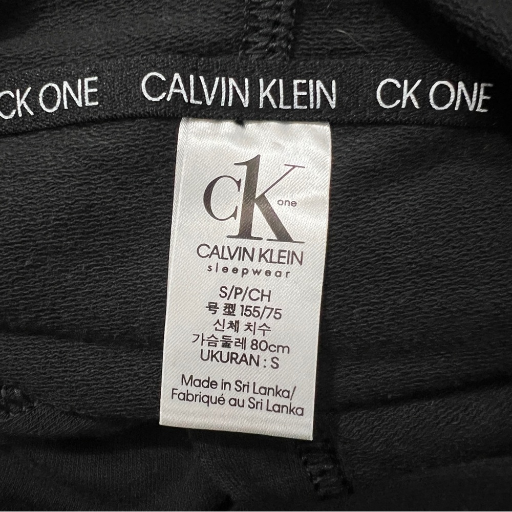 SOLD- Calvin Klein Cropped Black Hoodie Logo Size Small - Picture 7 of 10
